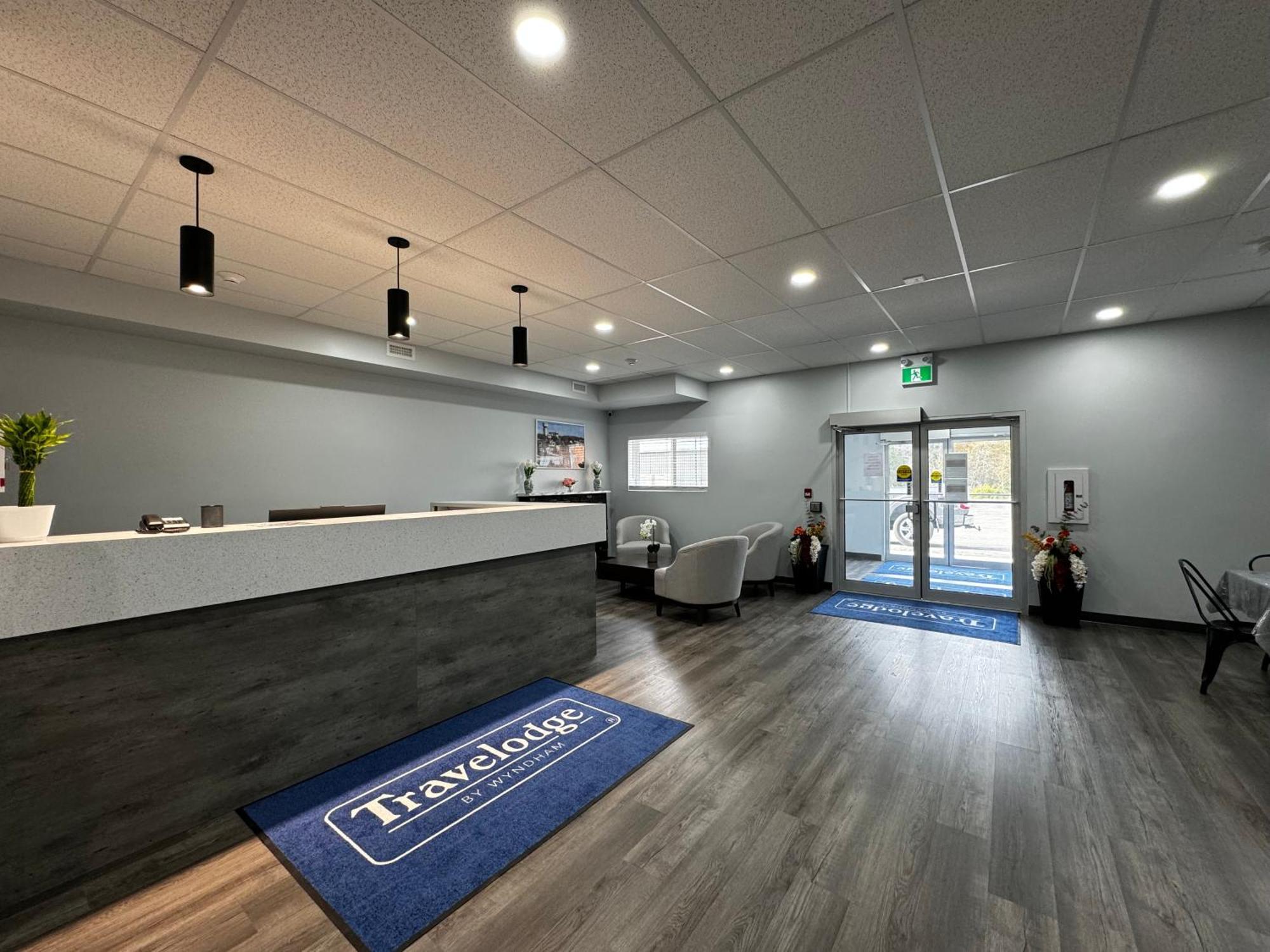 Travelodge By Wyndham Cochrane Kültér fotó