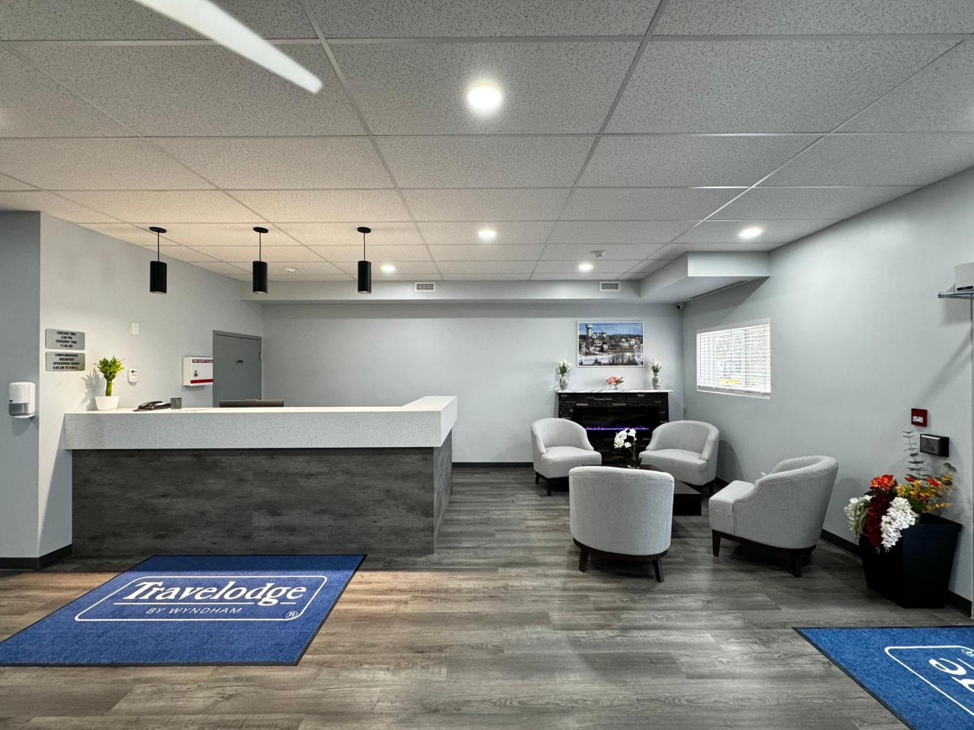 Travelodge By Wyndham Cochrane Kültér fotó