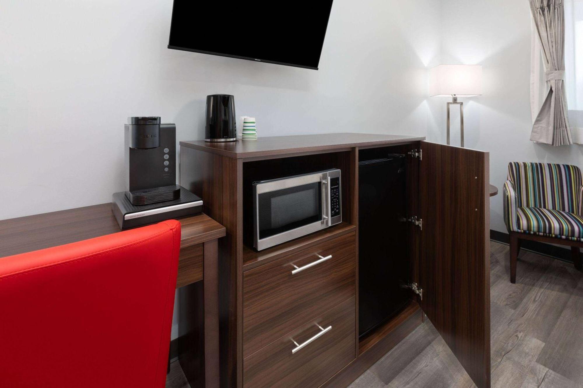 Travelodge By Wyndham Cochrane Kültér fotó