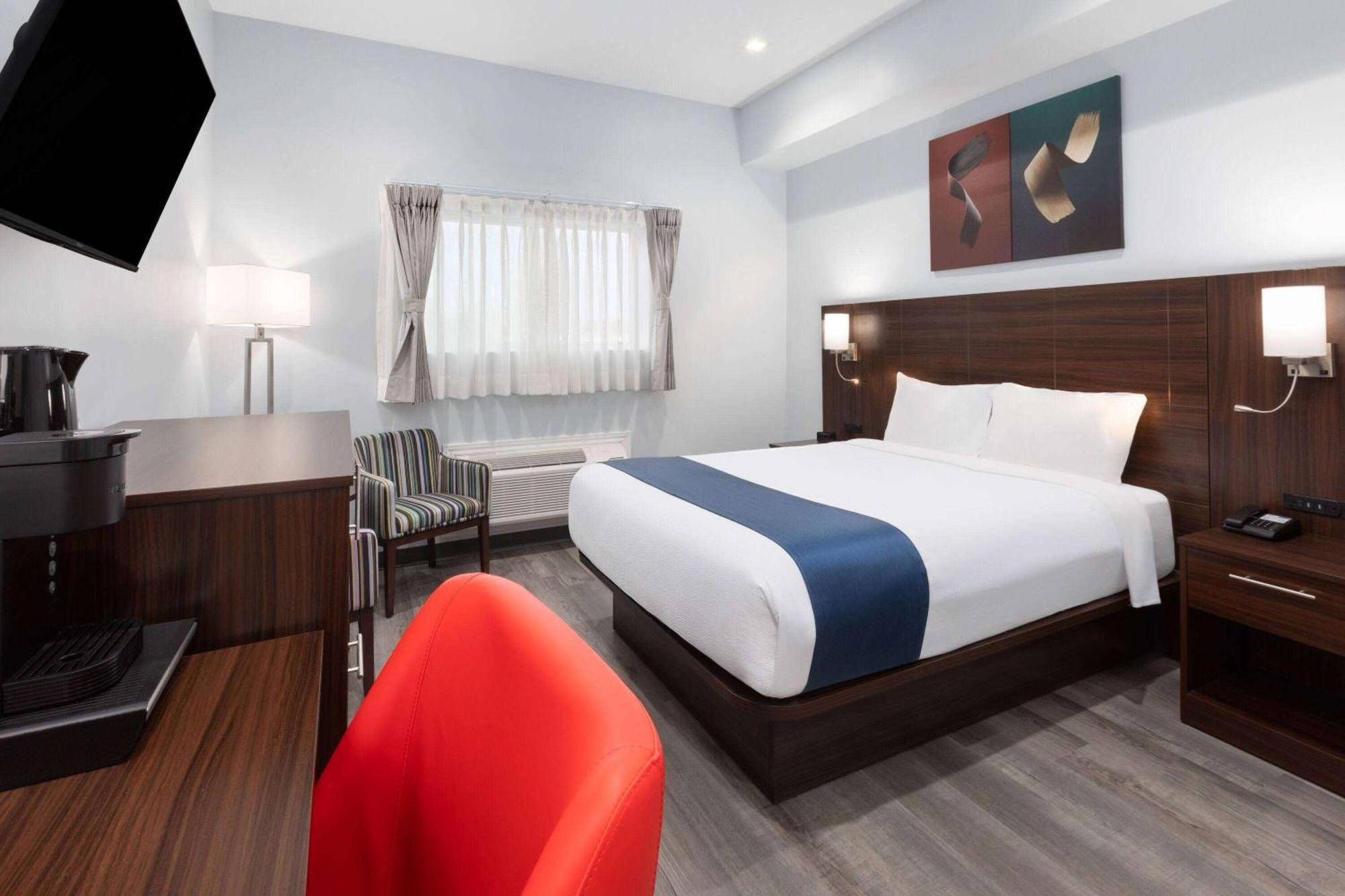 Travelodge By Wyndham Cochrane Kültér fotó