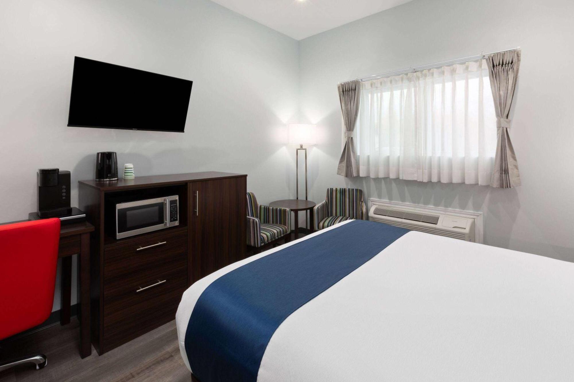 Travelodge By Wyndham Cochrane Kültér fotó
