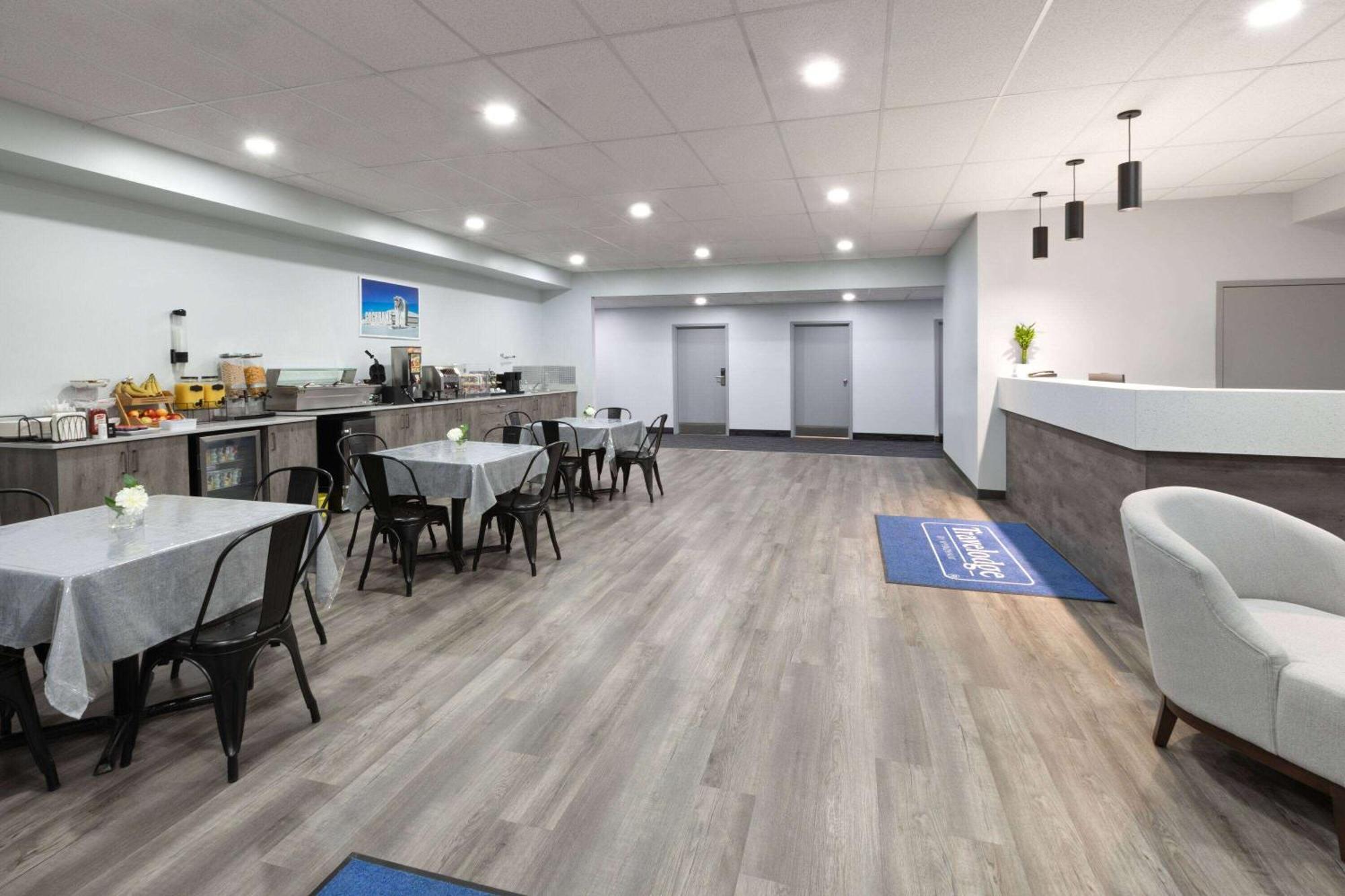 Travelodge By Wyndham Cochrane Kültér fotó