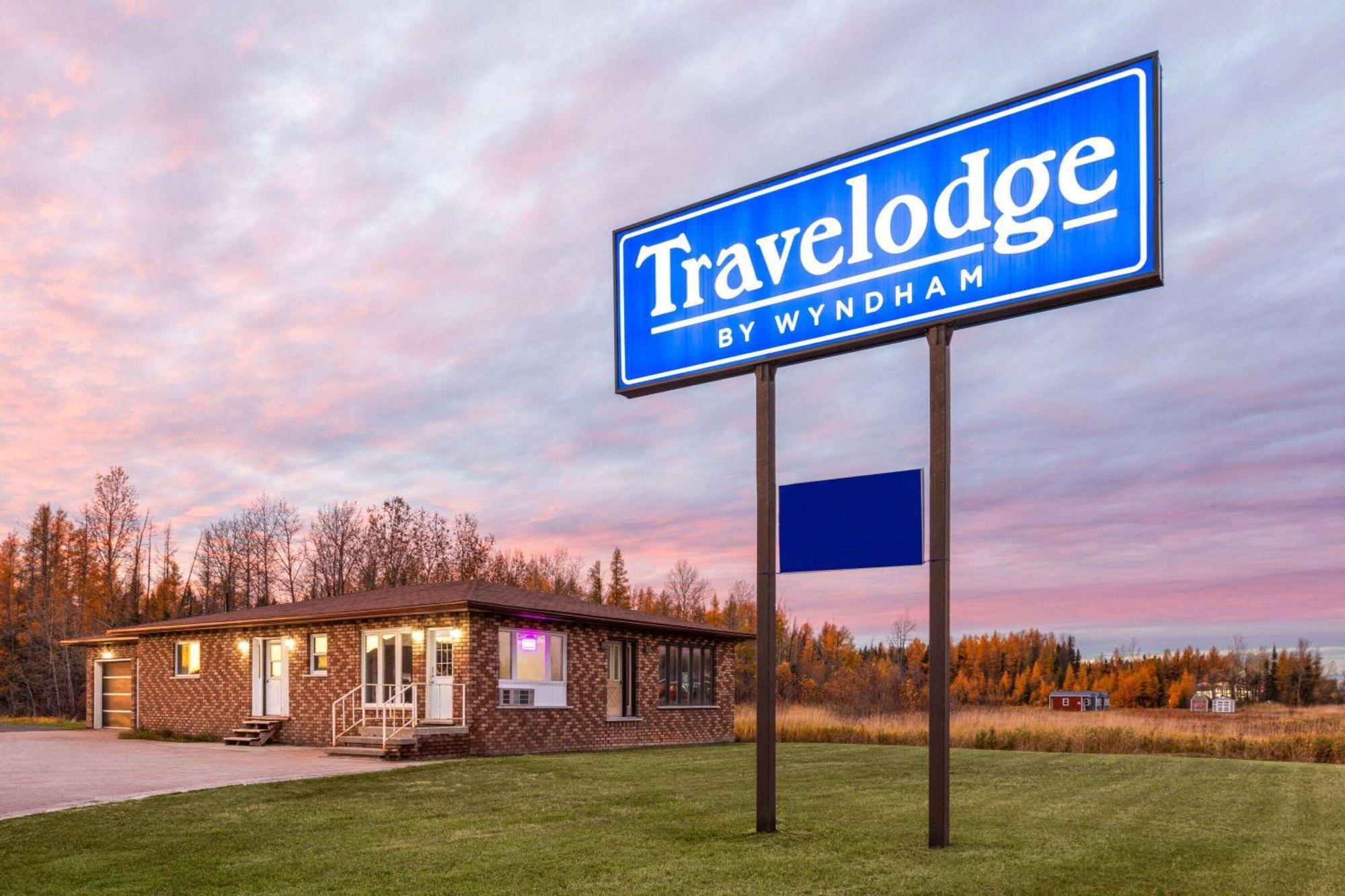 Travelodge By Wyndham Cochrane Kültér fotó