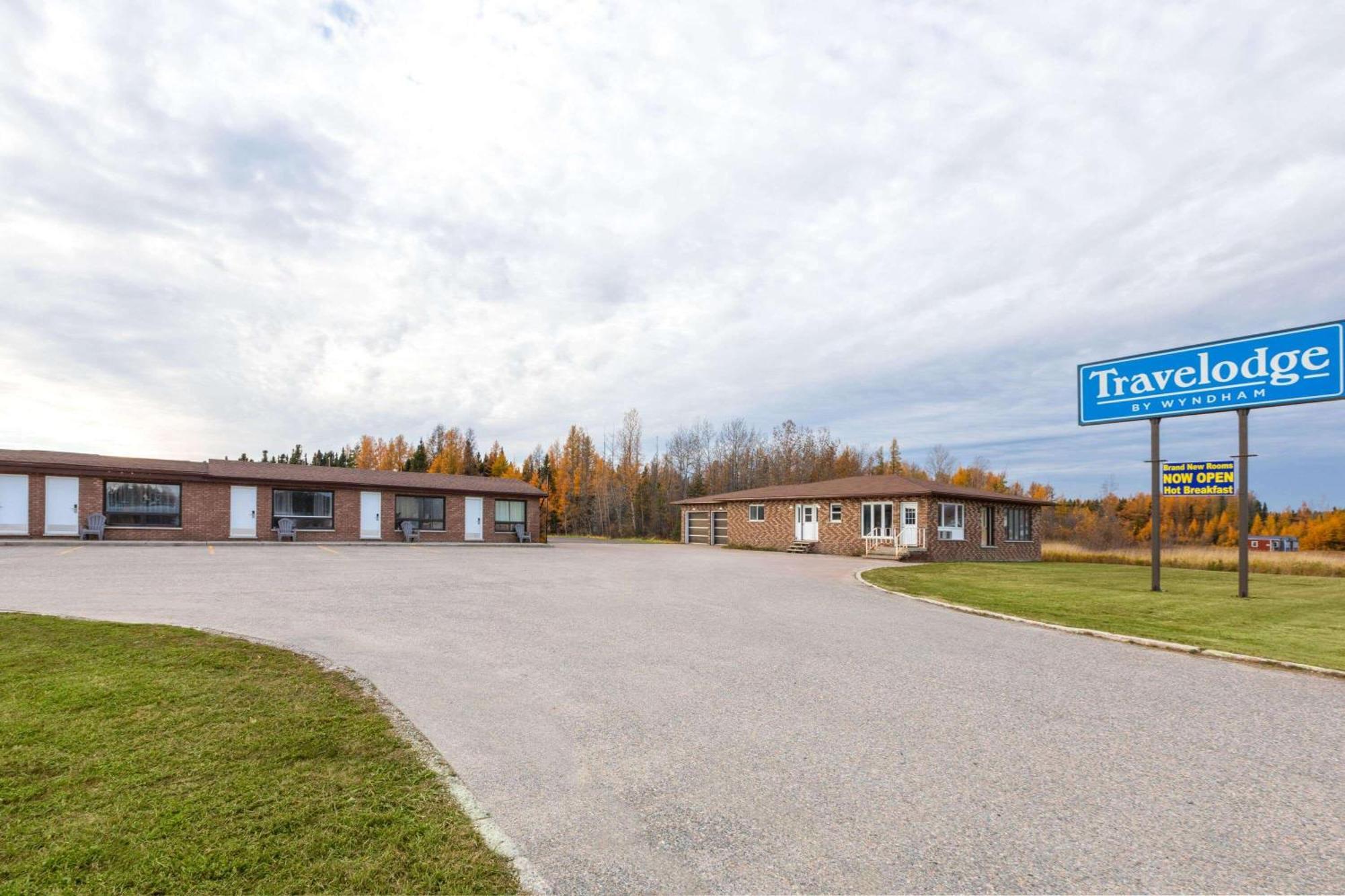 Travelodge By Wyndham Cochrane Kültér fotó